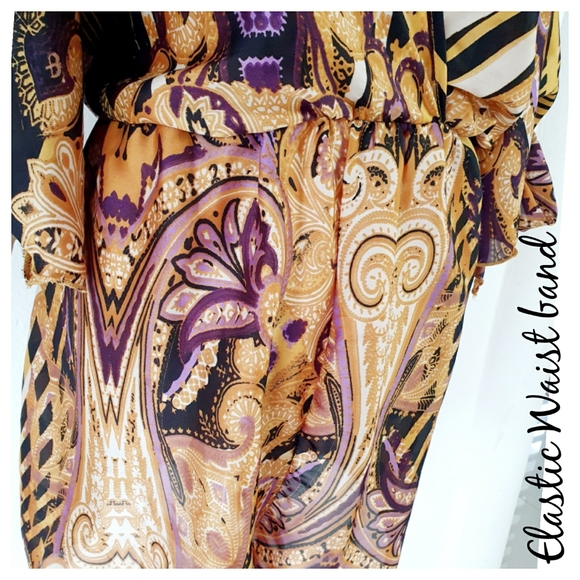 💥NWT- Gold & Black Cold Shoulder Print Romper - Picture 4 of 16